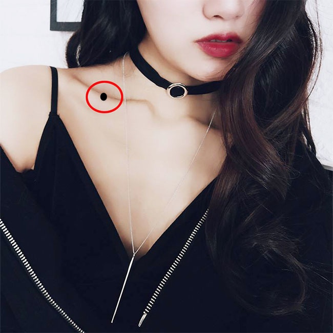 Giải mã 4 nốt ruồi ở xương quai xanh giúp đàn ông may mắn, phụ nữ vượng phu