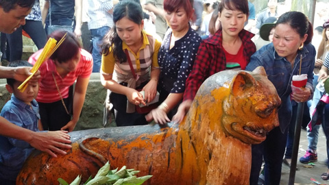 Thần Hổ Trong Thắng Cảnh Hương Sơn