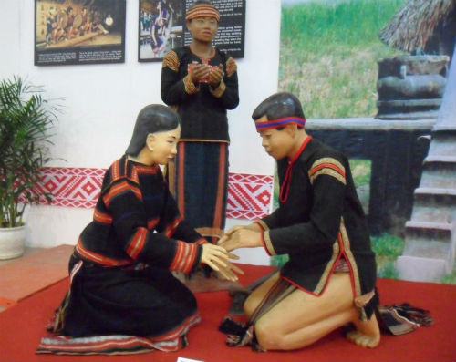 Chiếc vòng cầu hôn